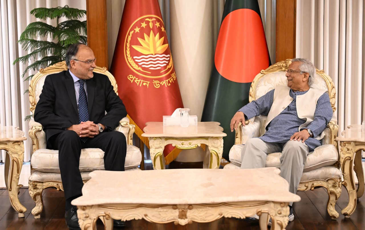 Minister Ahsan Iqbal Calls on Chief Adviser Professor Muhammad Yunus in Dhaka