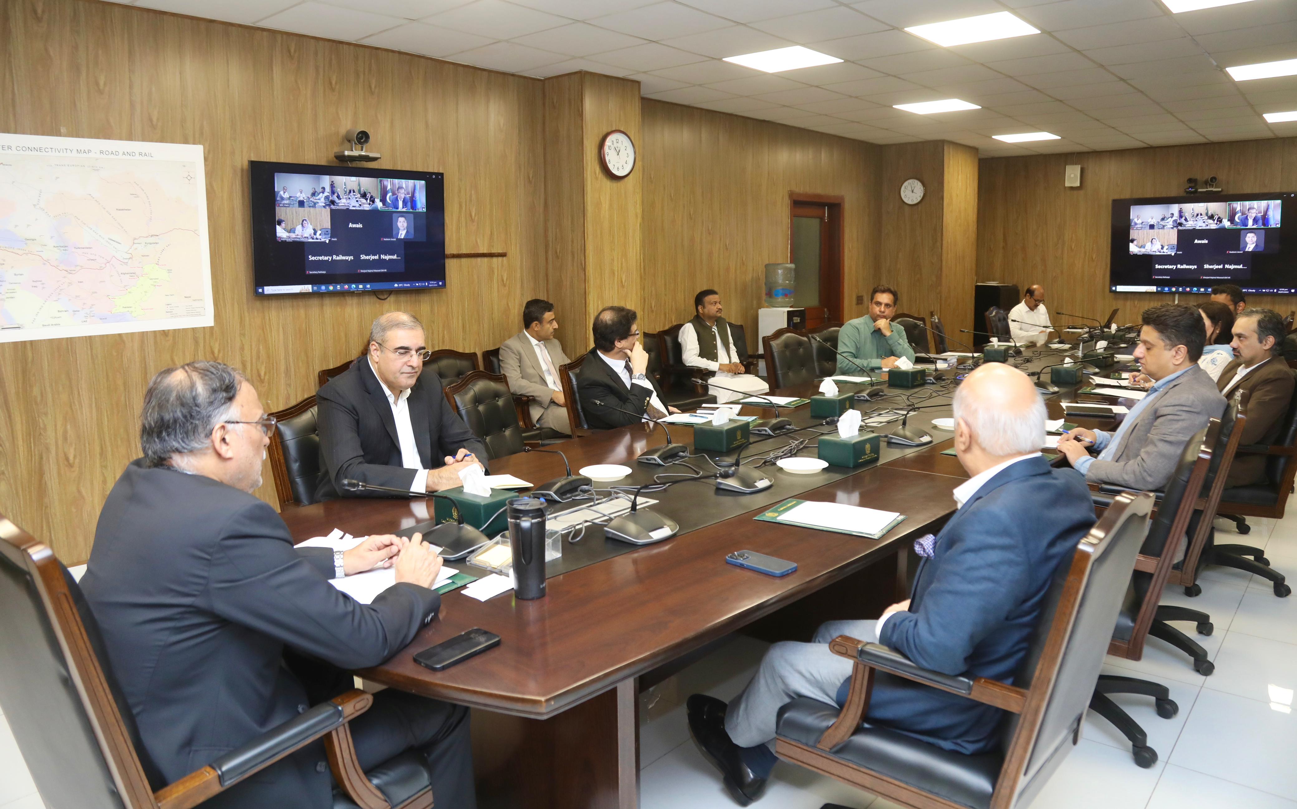 Islamabad Can No Longer Afford to Have Big Bungalows | Ahsan Iqbal Directs Chairman CDA to Promote Vertical Housing in Islamabad