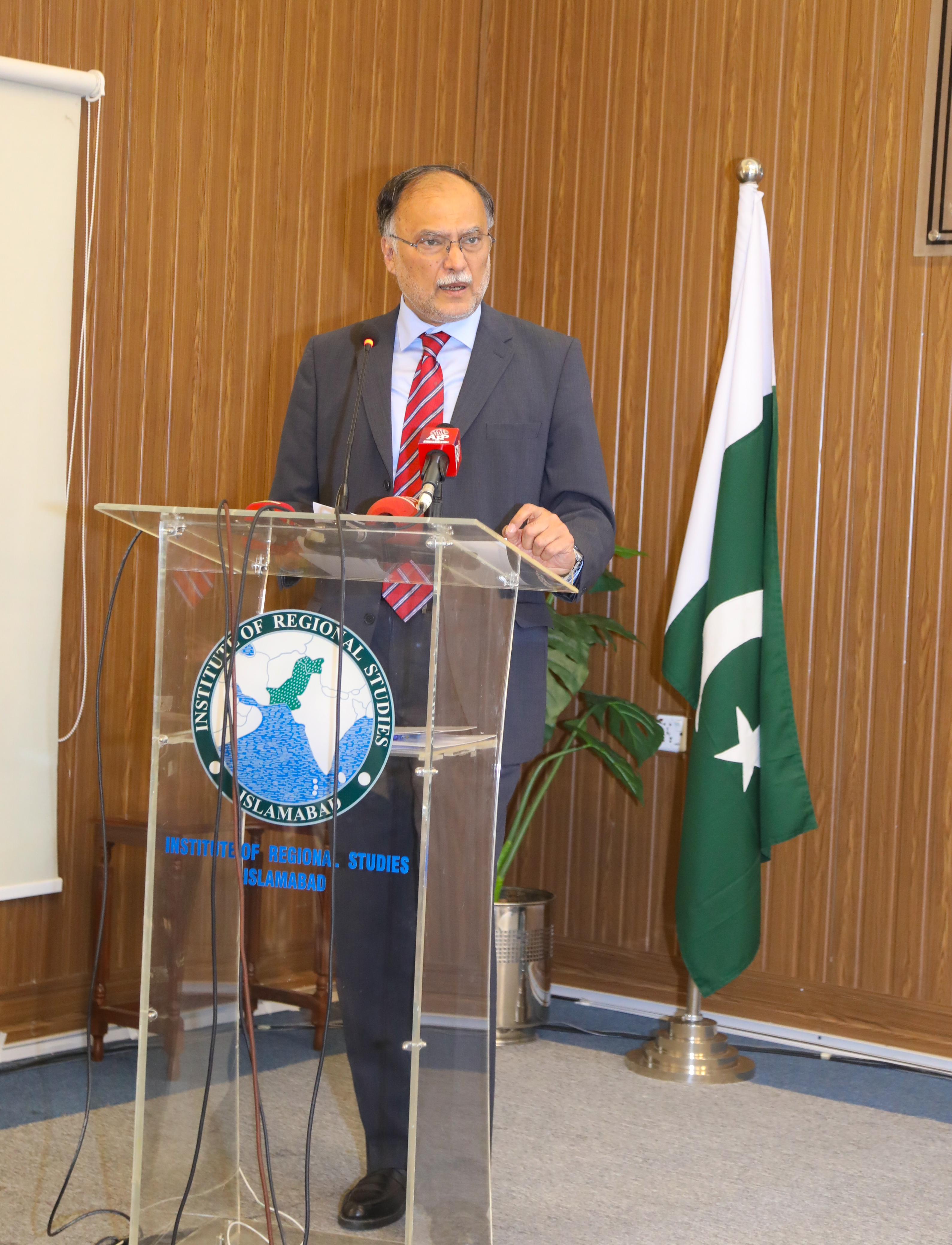 احسن اقبال کا انسٹی ٹیوٹ آف ریجنل سٹڈیز کے سیمینار سی پیک: امکانات اور چیلنجز میں خصوصی خطاب 