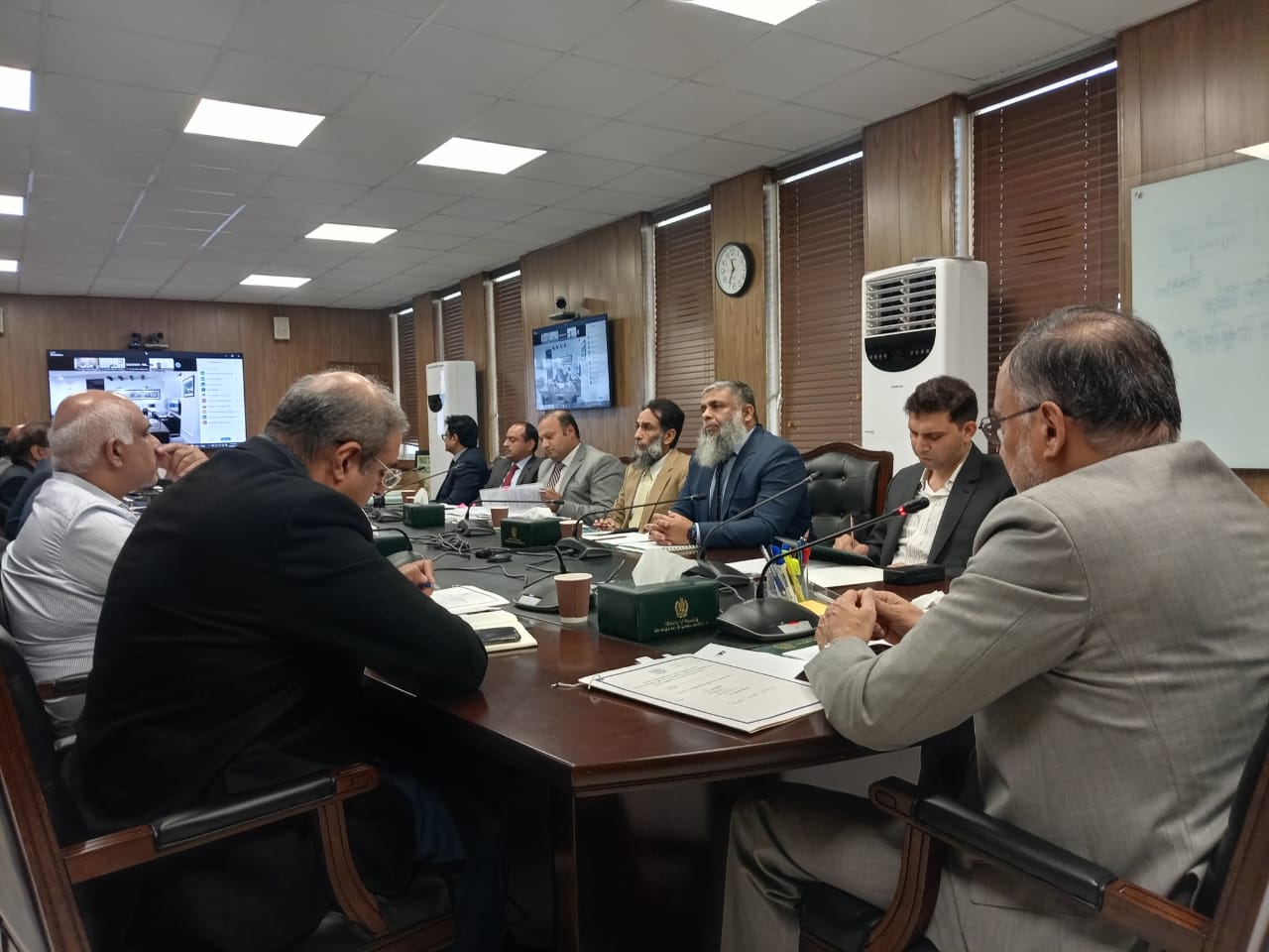 وفاقی وزیر برائے منصوبہ بندی احسن اقبال کی زیر صدارت کچھی کینال منصوبے سے متعلق اجلاس  منعقد ہوا، وزیراعلیٰ بلوچستان سرفراز بگٹی ، صوبائی وزراء اور حکام نے ویڈیو لنک کے ذریعے شرکت کی۔