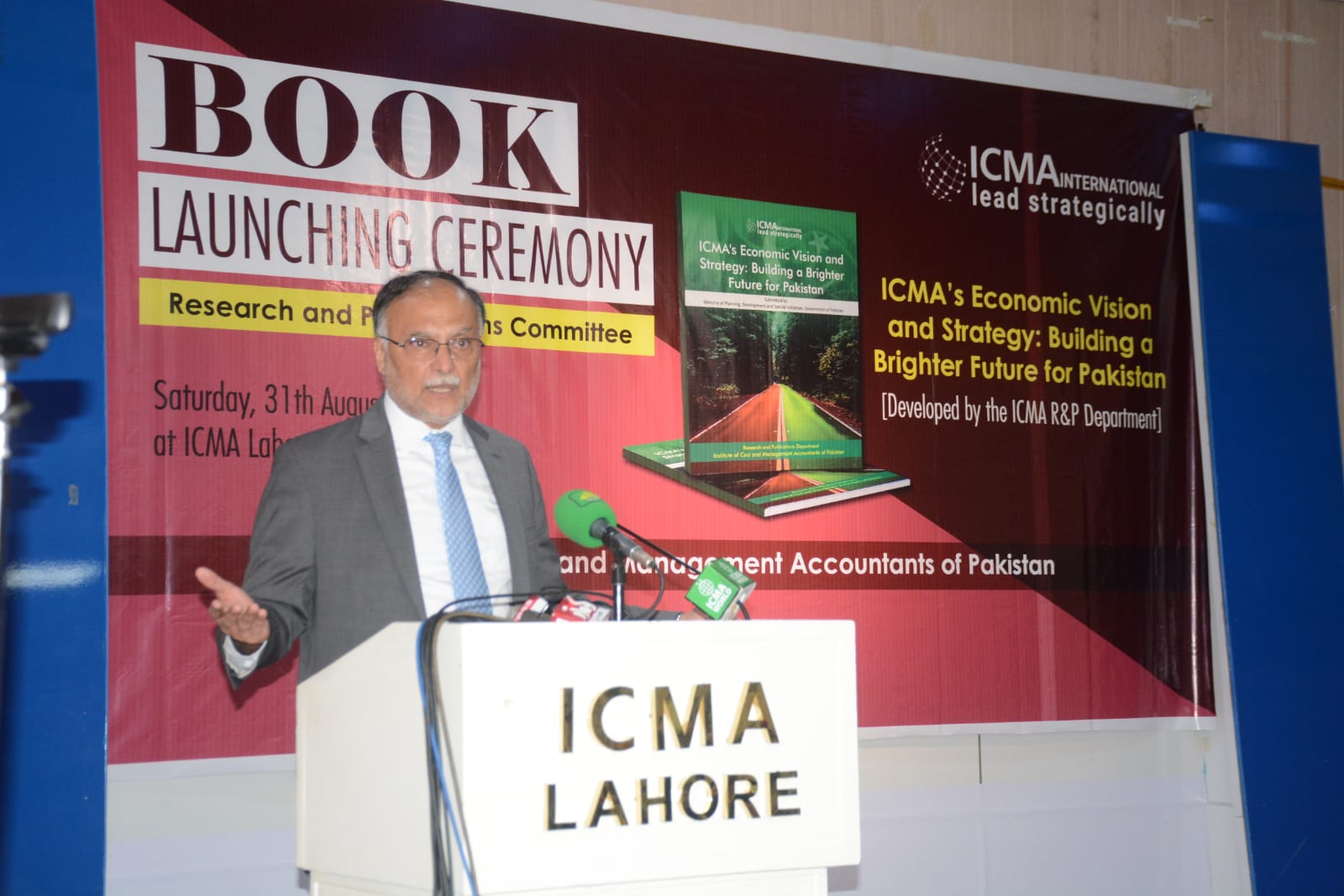 Prof. Ahsan Iqbal unveils ICMA’s Book on ‘Economic Vision and Strategy’ and supports its inclusion in the National Economic Revival Plan