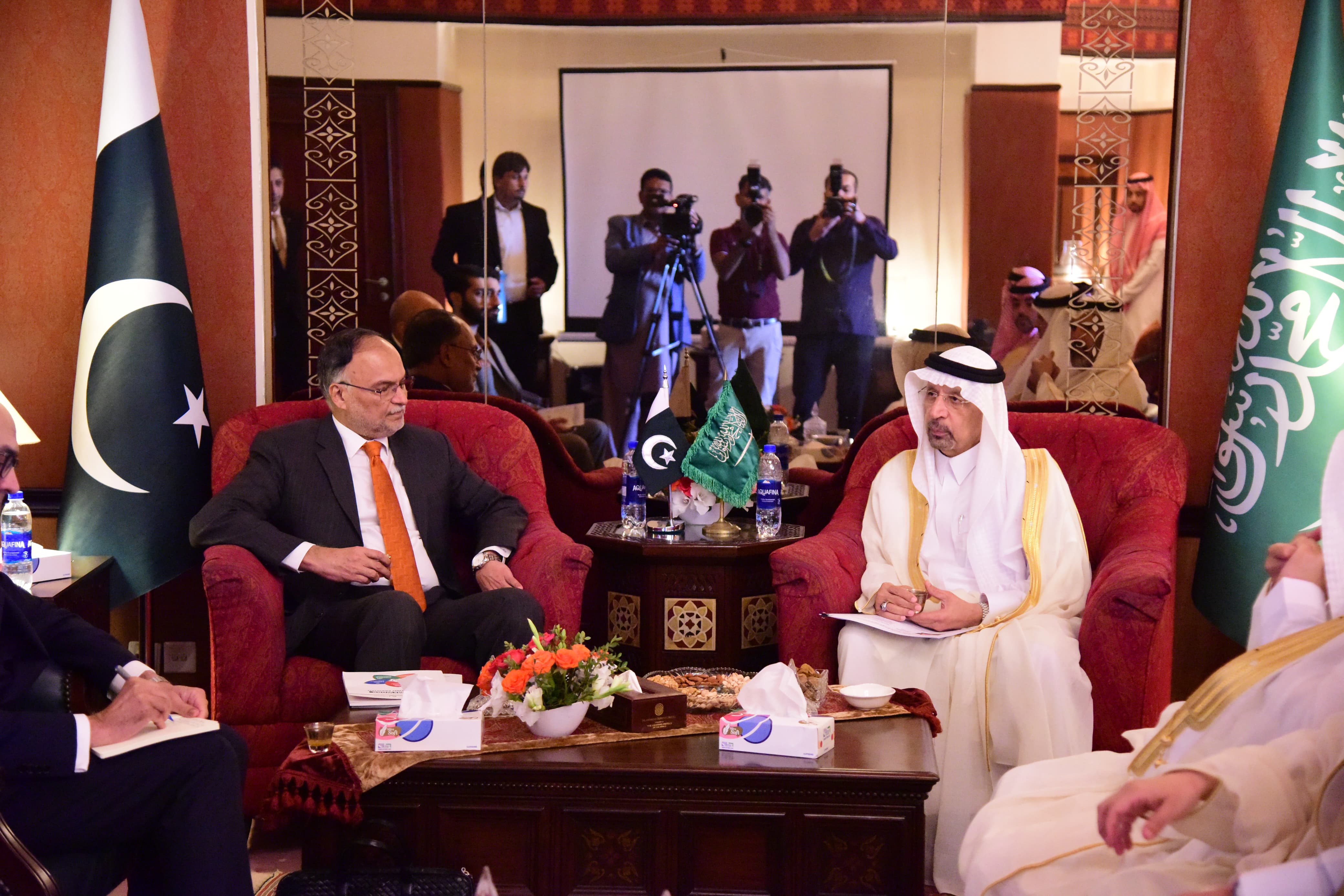 Planning Minister and Saudi Investment Minister discuss bilateral cooperation in trade, agriculture and water