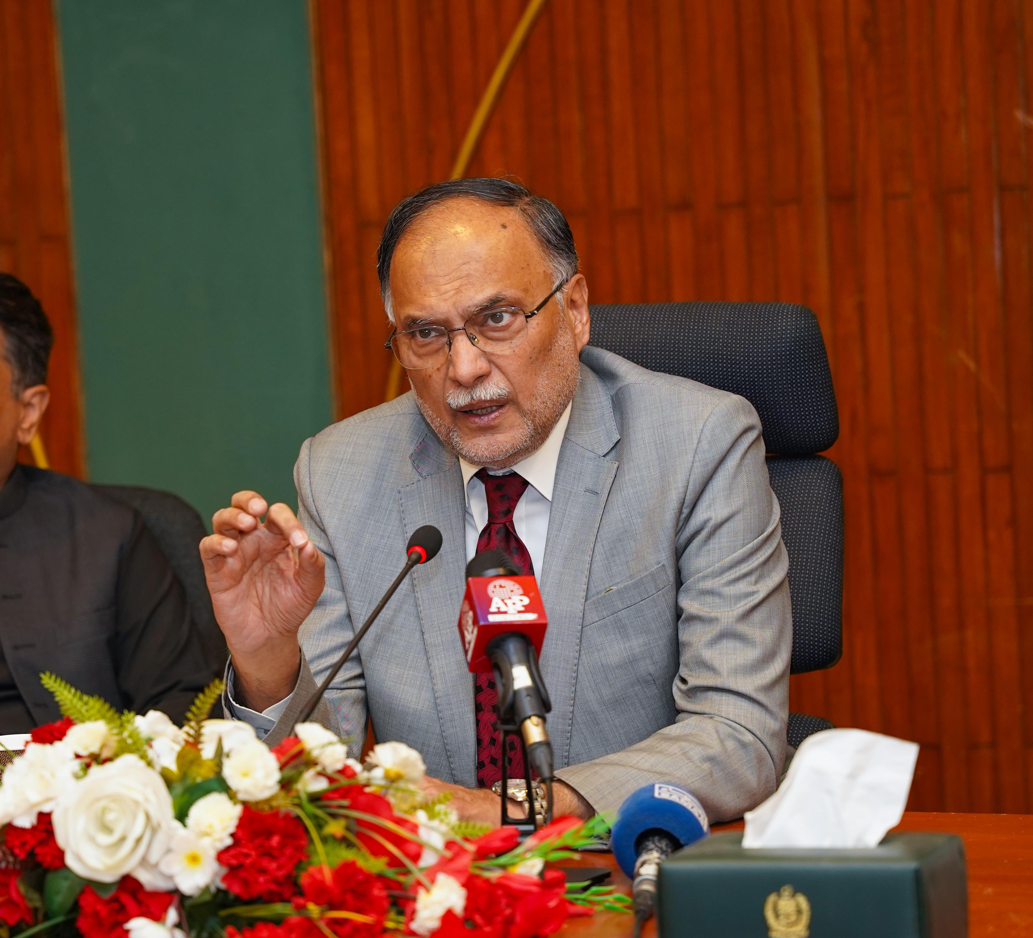 غزہ اور لبنان کو امدادکی فراہمی کے لیے احسن اقبال کی زیر صدارت این ڈی ایم اے میں اعلی سطحی میٹنگ کا انعقاد