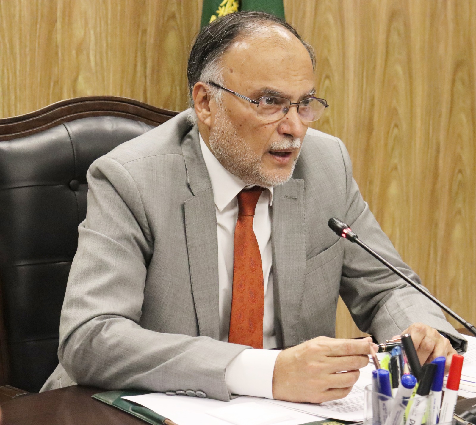 پاکستان مزید انتشار کی سیاست کا متحمل نہیں ہو سکتا،ملکی ترقی کیلئے آئی ٹی سیکٹر کا فروغ ضروری ہے، سٹاک مارکیٹ میں تیزی حکومت پالیسیوں پر اعتماد کا مظہر ہے ،احسن اقبال