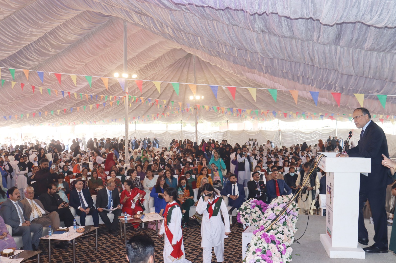 Federal Minister for Planning Ahsan Iqbal's addresses the launch ceremony of 3-day Pakistan Learning Festival