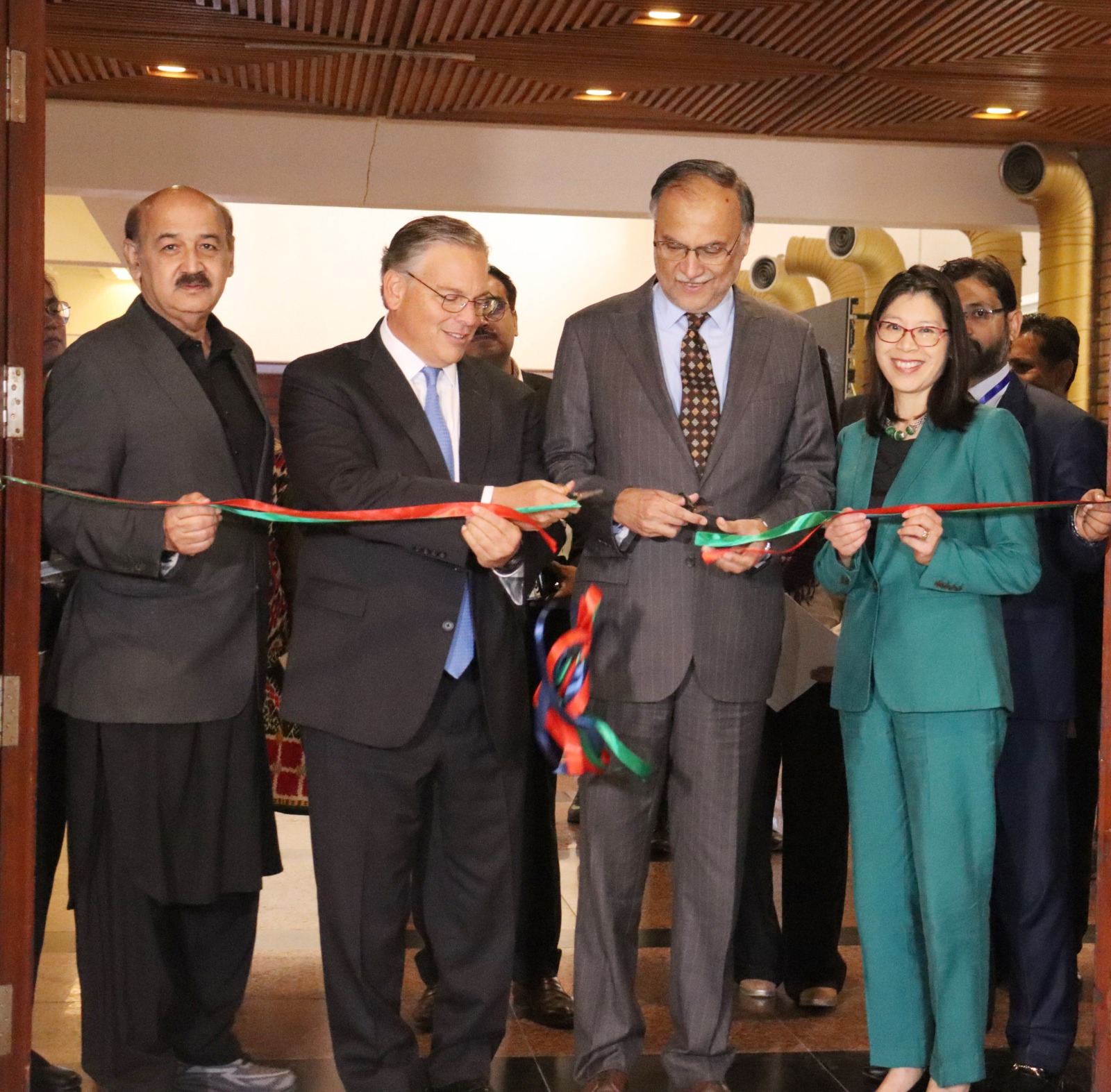 وفاقی وزیر برائے منصوبہ بندی، ترقی و خصوصی اقدامات، احسن اقبال نے پیر کے روز اسلام آباد میں یو ایس ایڈ کے زیر اہتمام منعقدہ تقریب سے خطاب