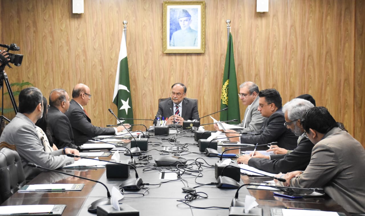 وفاقی وزیر منصوبہ بندی احسن اقبال سے ایشیائی ترقیاتی بینک  پاکستان مشن کے وفد کی ملاقات
