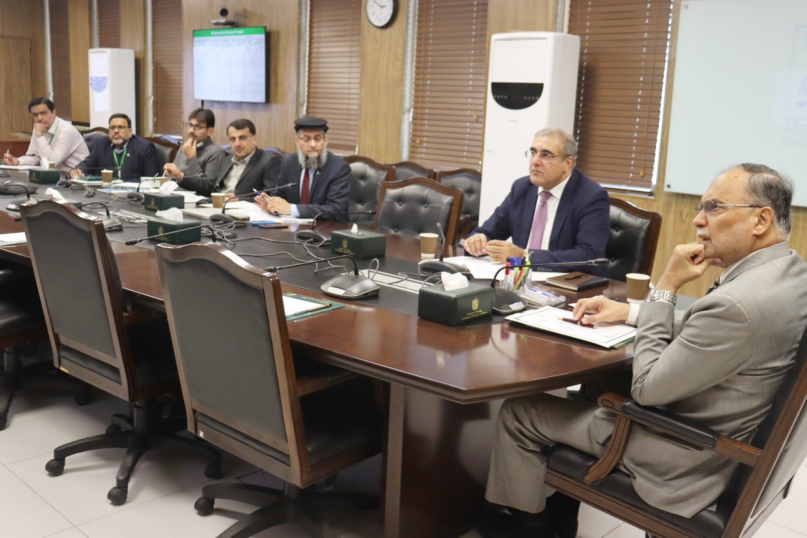 وفاقی وزیر برائے منصوبہ بندی، ترقی و خصوصی اقدامات احسن اقبال نے پبلک سیکٹر ڈیولپمنٹ پروگرام (پی ایس ڈی پی) 2024-25 کے منصوبوں کی پیش رفت کے حوالے سے جائزہ اجلاس 