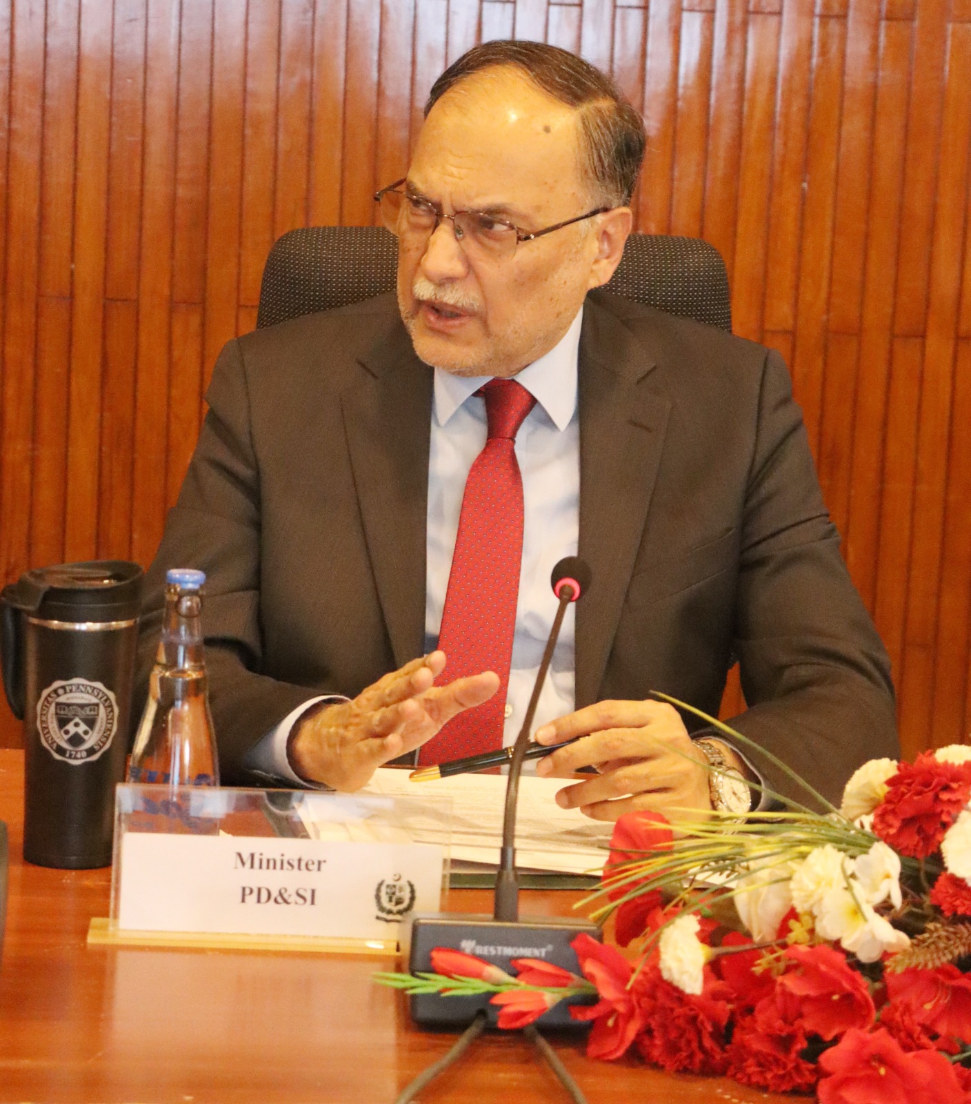 Minister reviews New Pakistan Country Partnership Framework of World Bank and Calls for Outcome based Projects with Key Performance Indicators