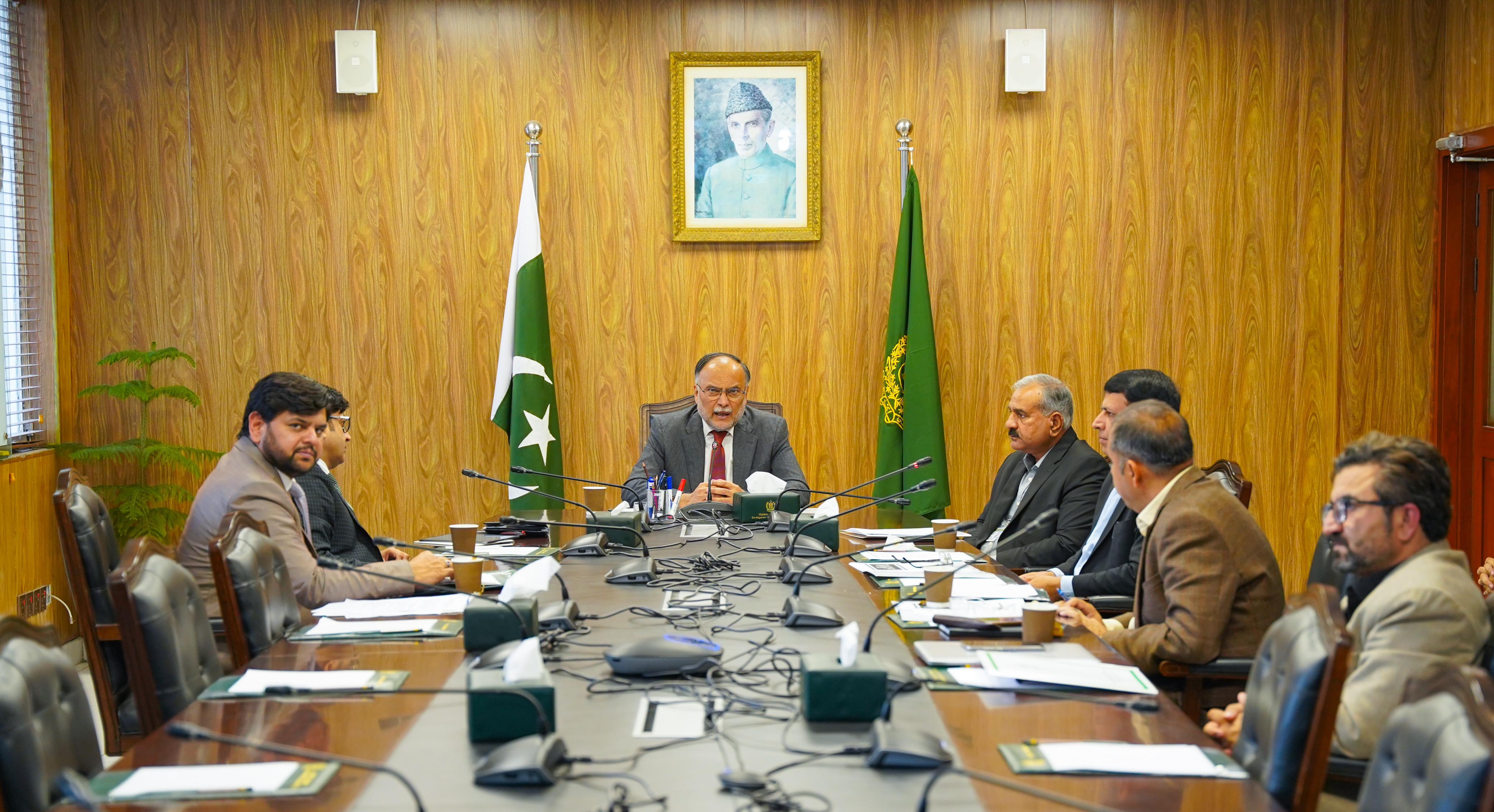 وفاقی وزیر احسن اقبال کی زیرِ صدارت سیرت سنٹر لاہور منصوبے کی پیش رفت کا جائزہ اجلاس