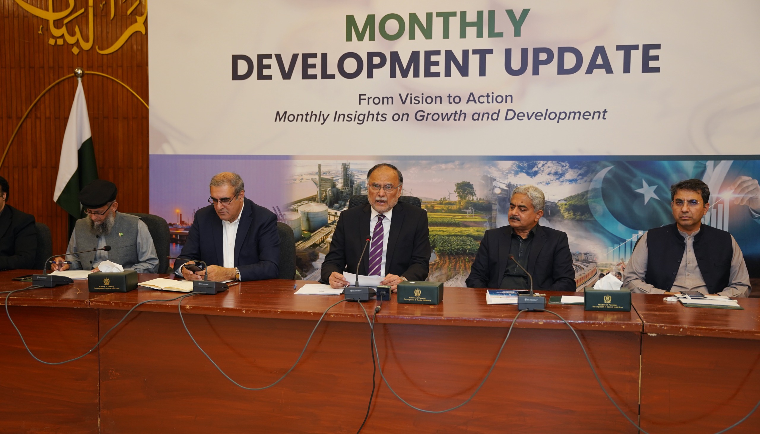 Ahsan Iqbal Presents Monthly Development Update; Economy Shows Signs of Stabilization in FY2025–26