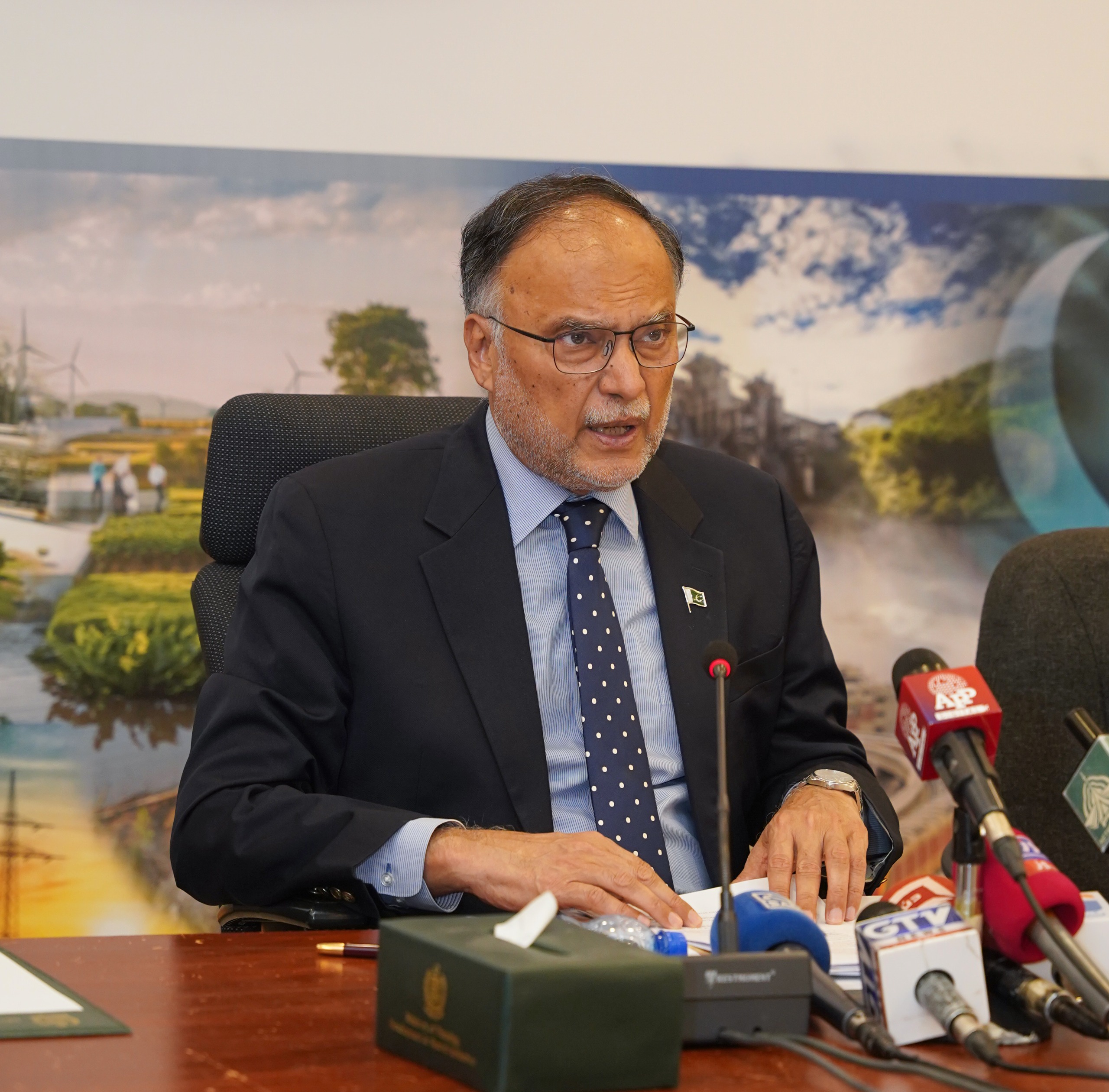 Planning Minister Directs Immediate Review of University Degree Programmes to Prepare Pakistan’s Youth for Industrial Revolution 4.0 and 5.0