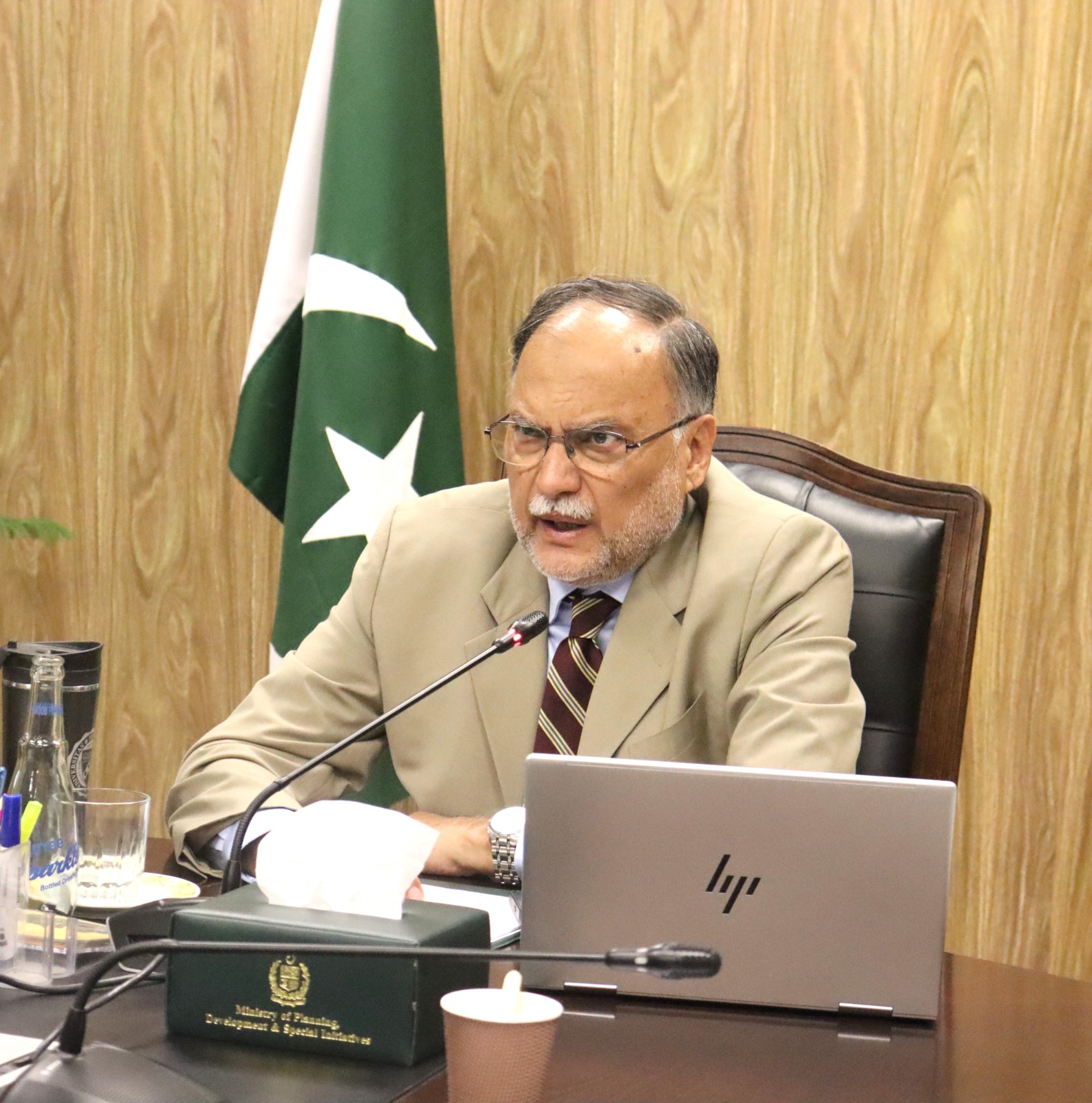               وفاقی وزیر برائے منصوبہ بندی احسن اقبال کی زیر صدارت سی پیک کے منصوبوں کی پیش رفت کا جائزہ اجلاس 