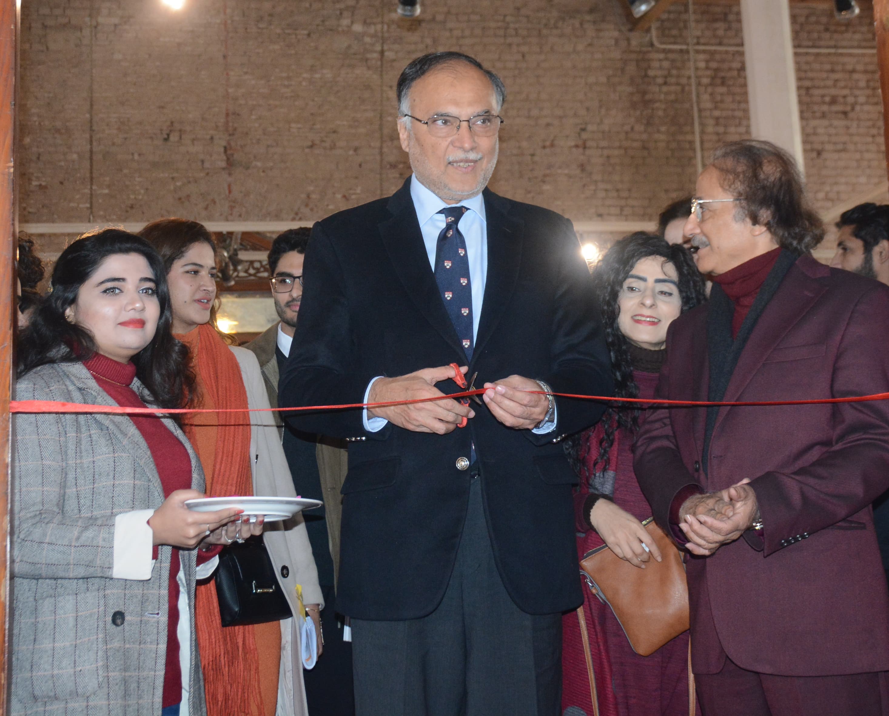 
وفاقی وزیر منصوبہ بندی احسن اقبال کا نیشنل کالج آف آرٹس لاہور میں ڈگری شو کے افتتاحی روز تقریب سے خطاب 