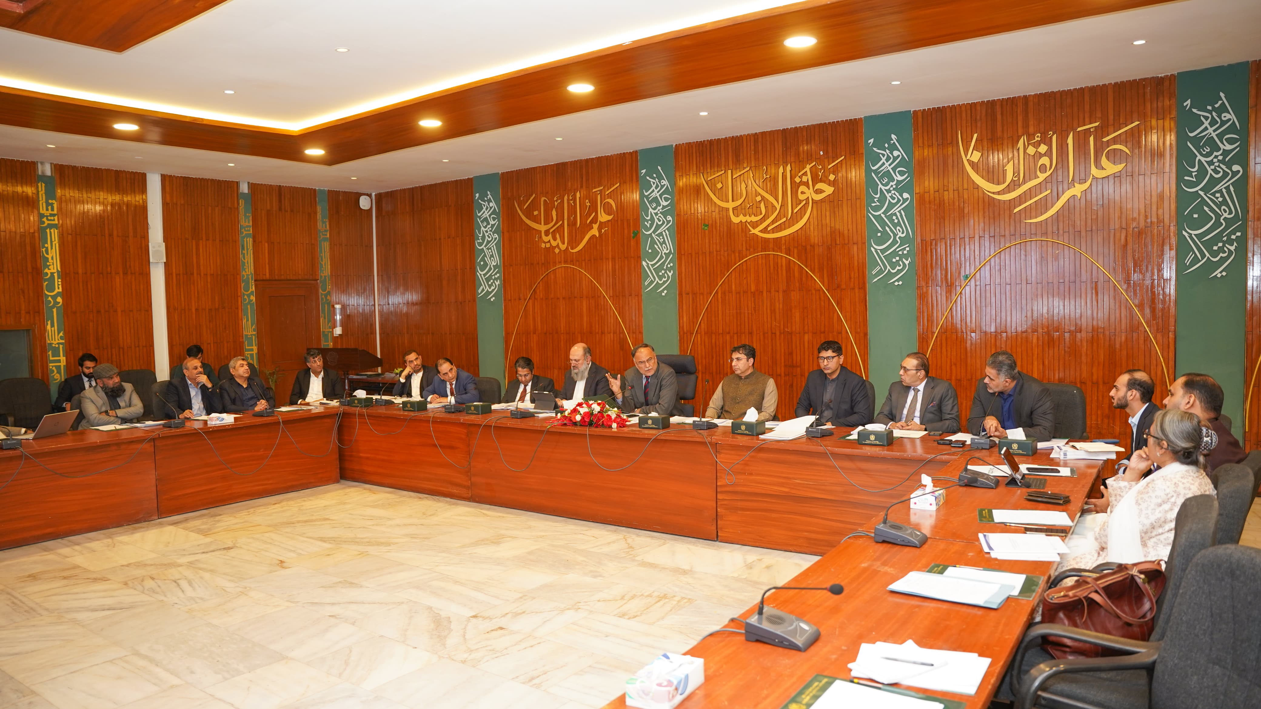 The first meeting of the committee formed by the Prime Minister to review the Export Facilitation Scheme (EFS) was held under the chairmanship of Federal Minister for Planning and Special Initiatives, Ahsan Iqbal, along with Federal Minister for Commerce, Jam Kamal Khan.