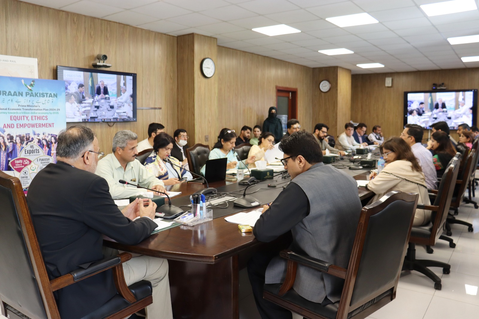 Planning Minister Directs Ministries to Prepare Business Plans to achieve $60 Billion Export Target Over the Next Five Years
