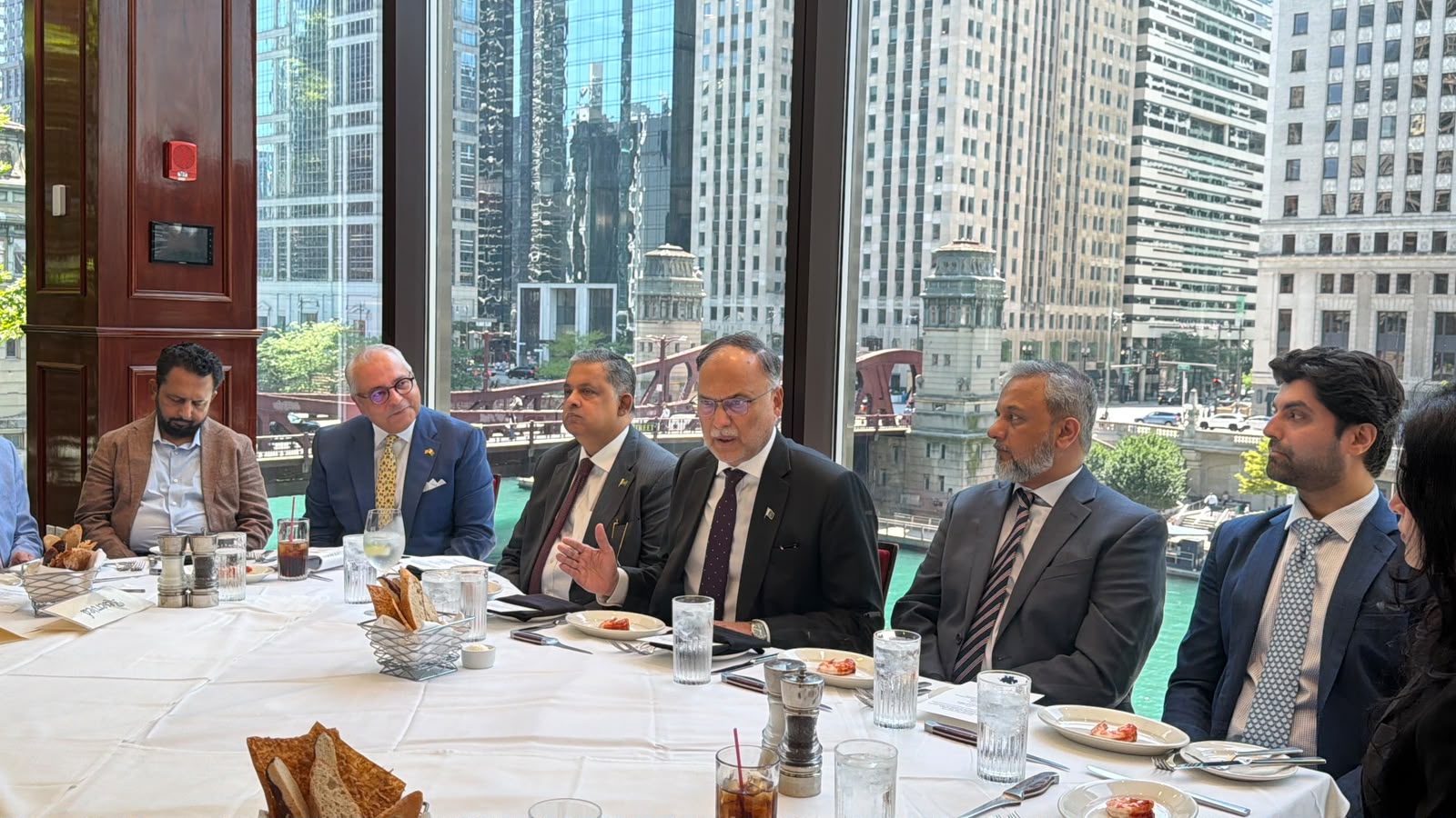 20-member delegation of Fortune 500 executives, AI founders and US-technology investors meet minister in Chicago; three University of Chicago potential partnerships agreed on curriculum reform, civil-service training and climate resilience