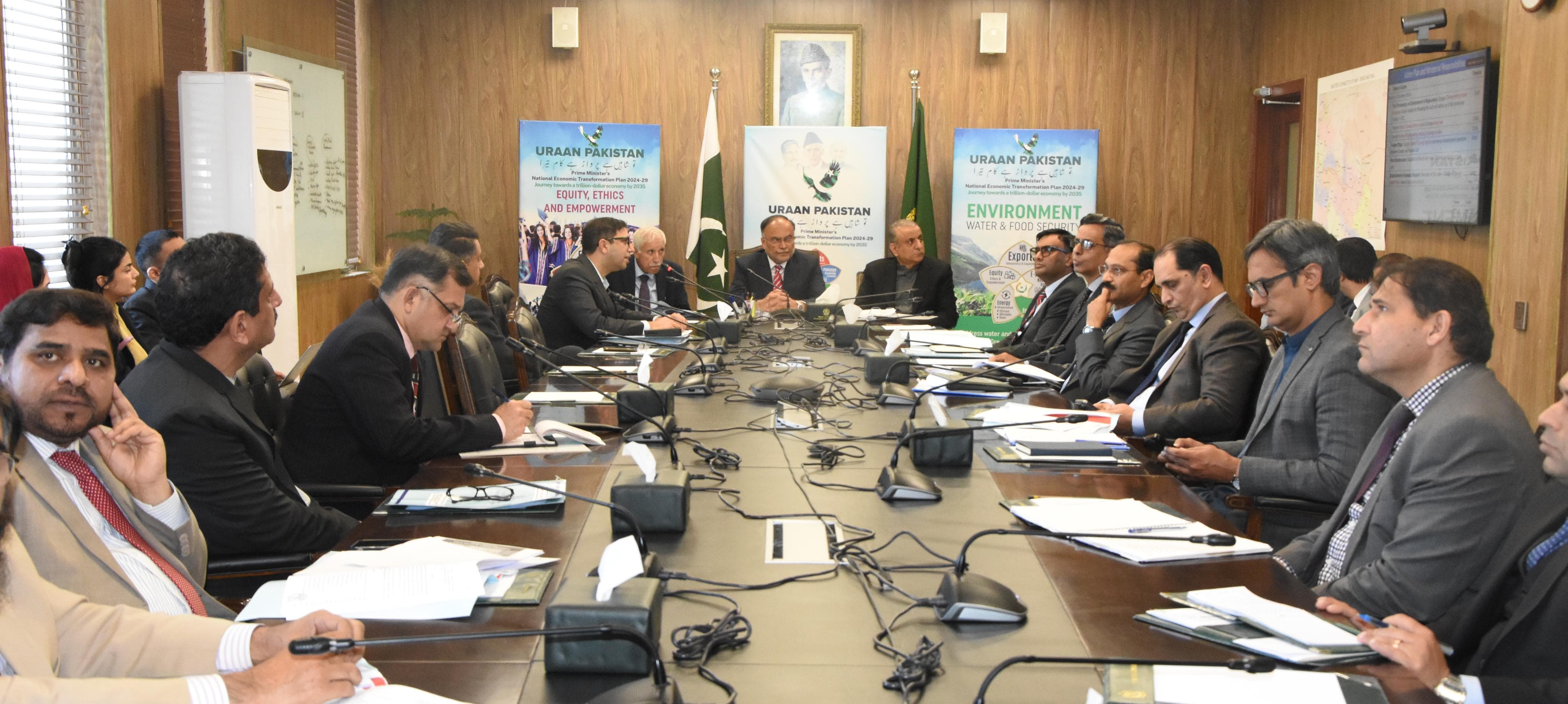 گوادر کی ترقی کے لیے سیکیورٹی، جدید انفراسٹکچر اور کنیکٹیویٹی کلیدی عوامل قرار ، وفاقی وزیر منصوبہ بندی کی زیر صدارت اعلیٰ سطح اجلاس
