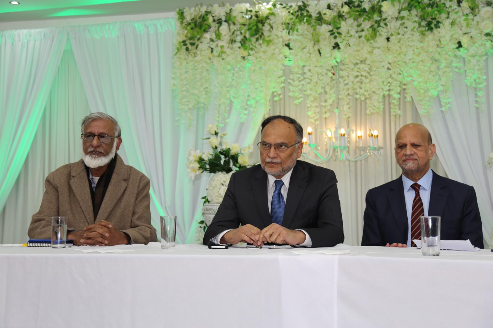 Federal Minister for Planning, Professor Ahsan Iqbal, Engages with the Kashmiri Community in the UK, Discusses ‘Uraan Pakistan’ Vision