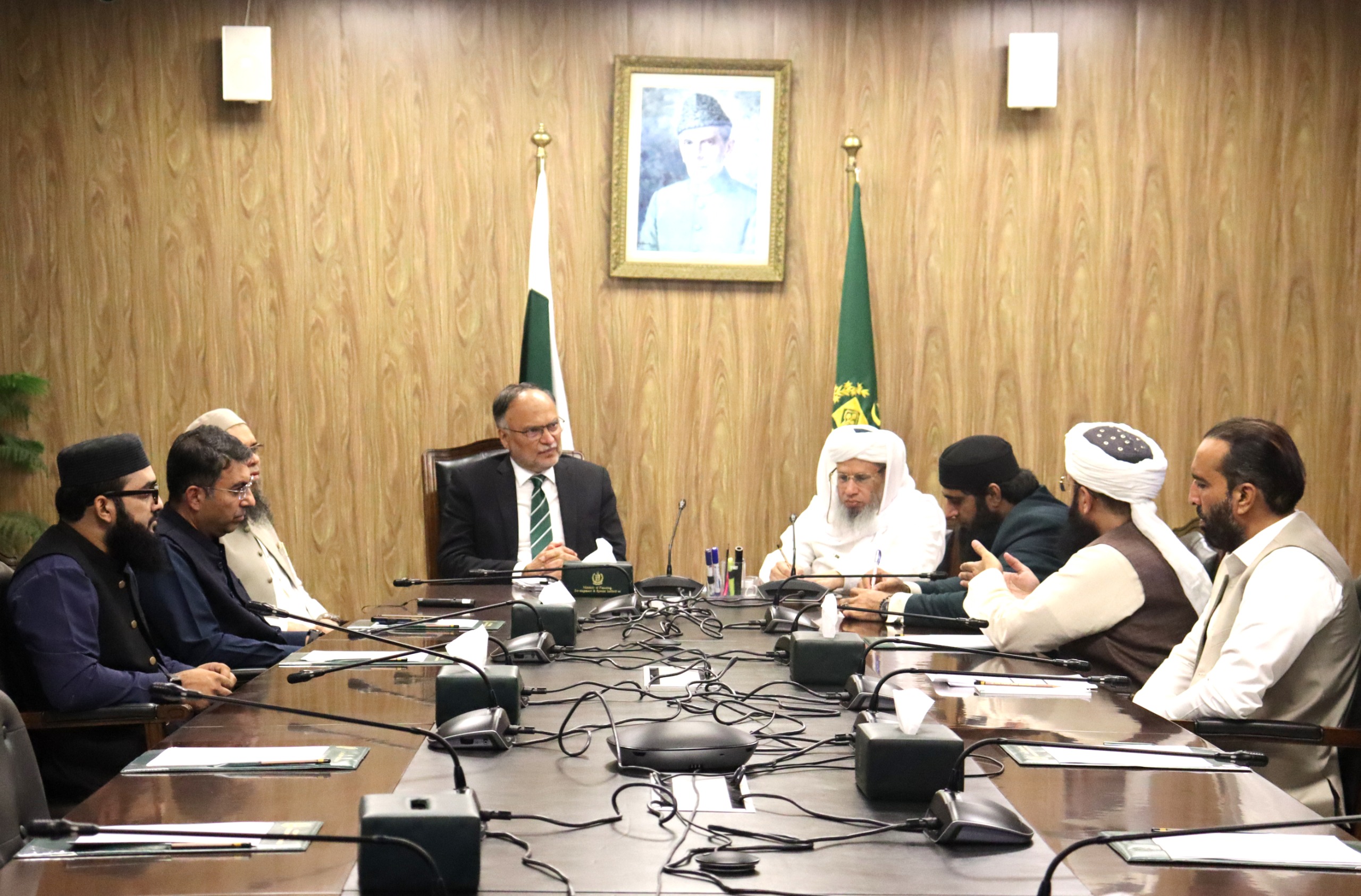 مفتی عبدالرحیم کی وفاقی وزیر منصوبہ بندی پروفیسر احسن اقبال سے ملاقات، تعلیمی اصلاحات اور قومی ترقی کے لیے دینی و عصری تعلیم کے امتزاج پر گفتگو