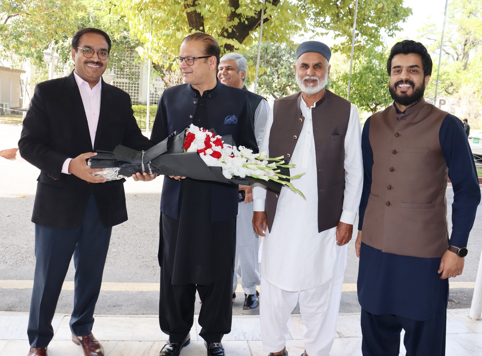 نئے وزیر مملکت برائے منصوبہ بندی، ترقی و خصوصی اقدامات ارمغان سبحانی نے آج اپنے عہدے کا چارج سنبھال لیا