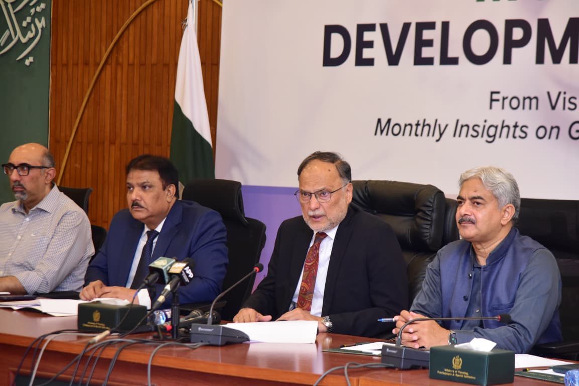 Pakistan’s Fiscal Deficit Falls to 2.6%, Lowest in Two Decades: Ahsan Iqbal