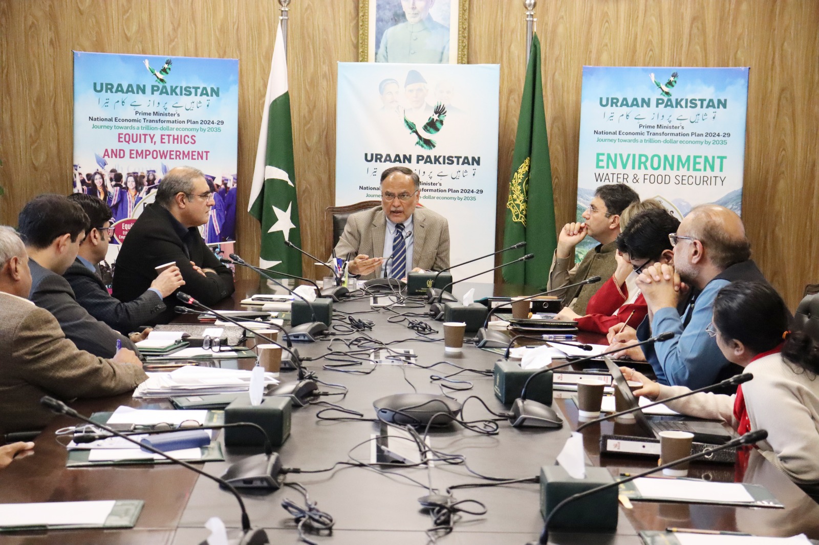 وفاقی وزیر برائے منصوبہ بندی پروفیسر احسن اقبال کی زیر صدارت اہم اجلاس – وزارت منصوبہ بندی کو جدید اور مثالی ادارہ بنانے کا عزم
