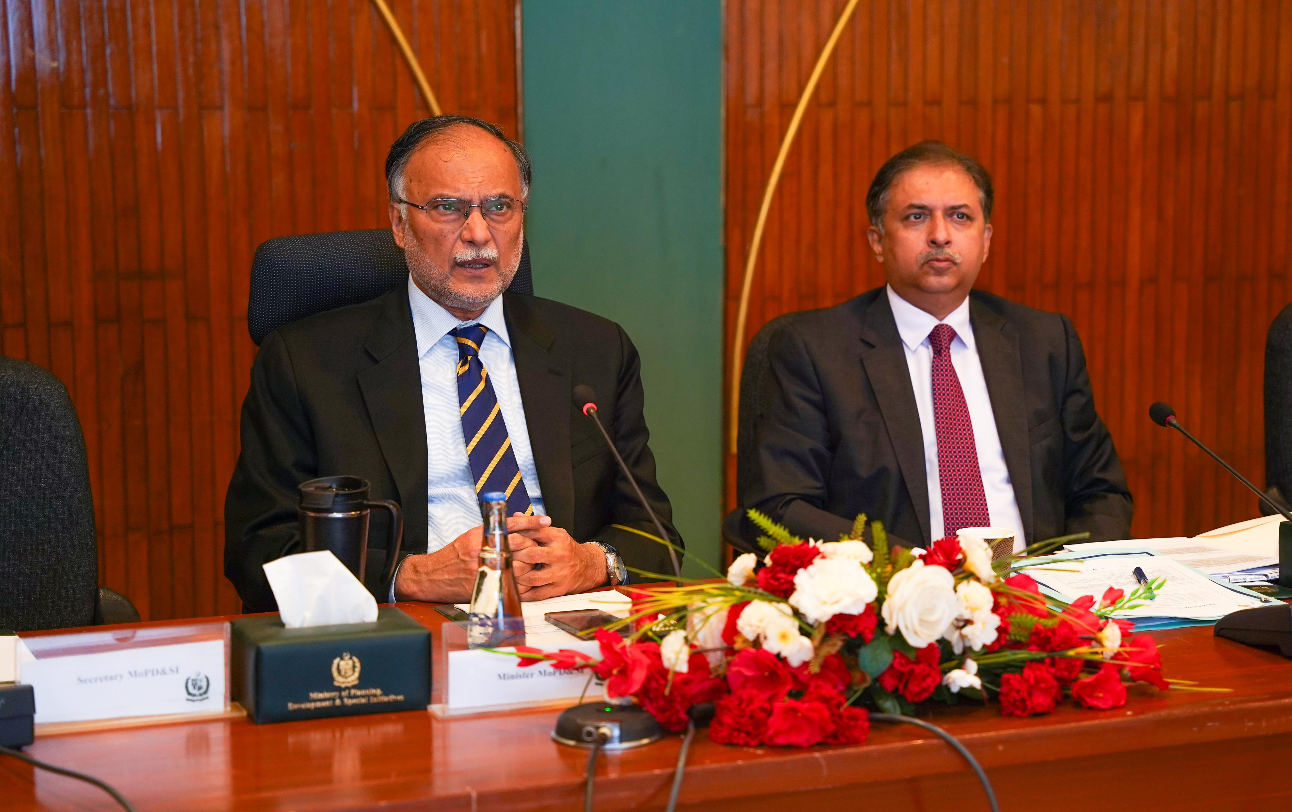 Federal Minister for Planning Ahsan Iqbal Reviews Progress on Gwadar Port and Free Zone Development, Emphasizes Timely Completion and Investment-Friendly Policies