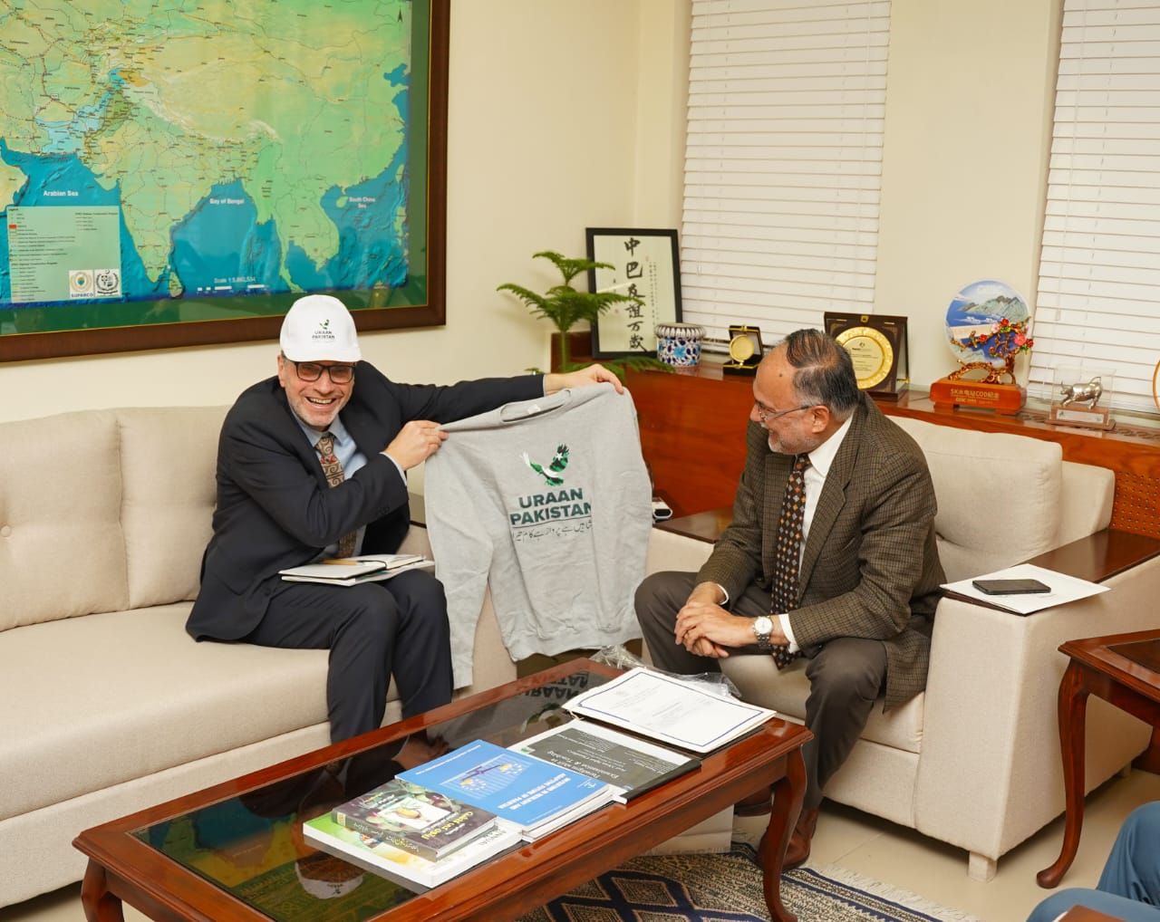 Stephen Dercon hails Uraan Pakistan 5 year Transformative Plan for Pakistan's Economy
